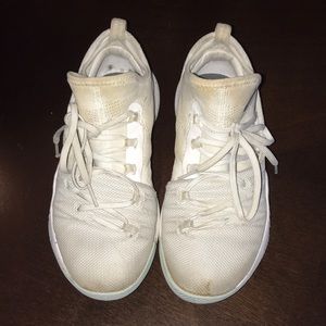 Basketball shoes